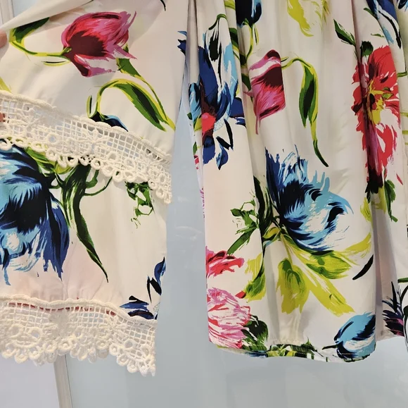 Off the shoulder, bright floral top.  Flat friendly! - Picture 4 of 6